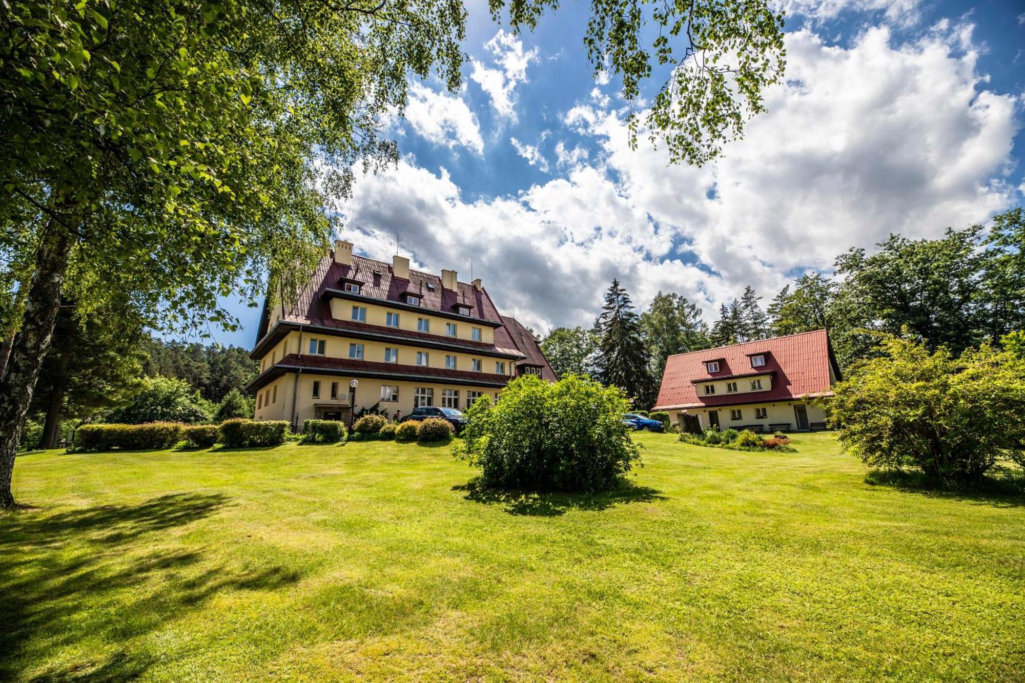 Parkhotel Skalni Mesto Jičín Kültér fotó